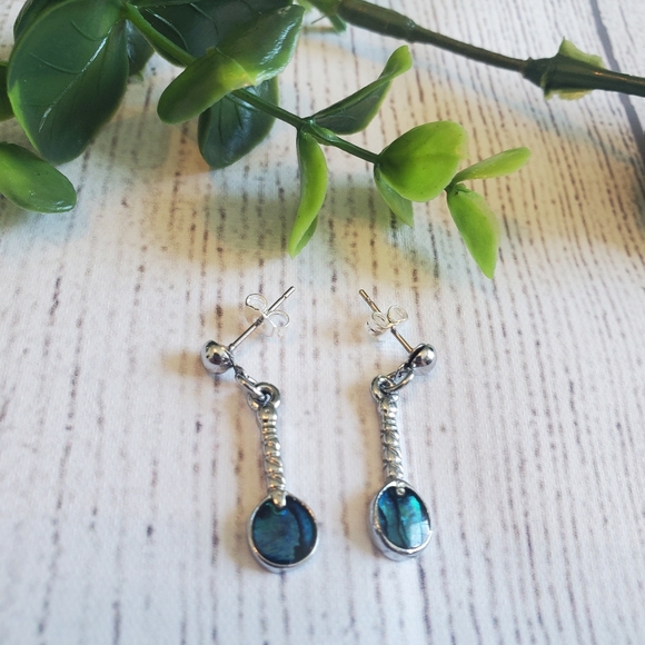 Blue and sliver dangle earrings. - Picture 2 of 3